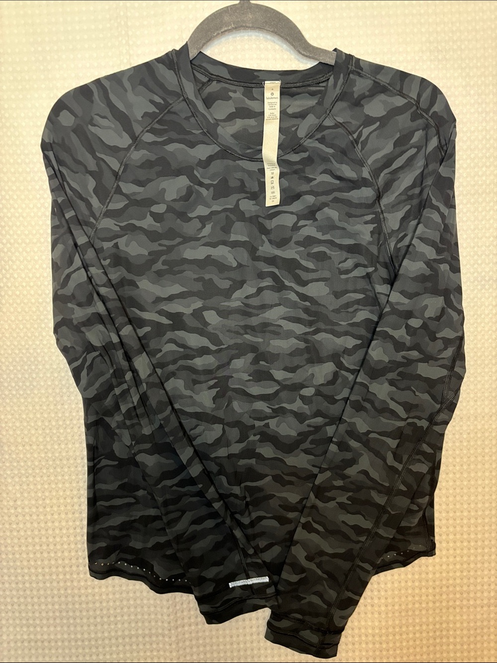 lululemon athletica Women's Long Sleeve Camo Tee - Black & Gray